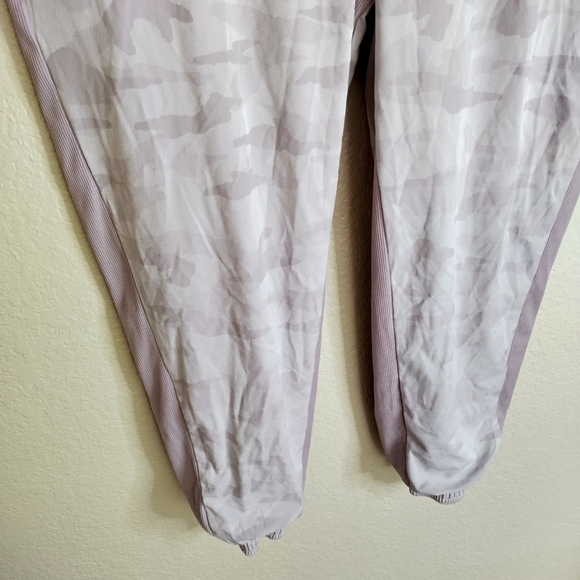 ATHLETA Brooklyn Camo Lined jogger pants pink camo Sz 12 Petite - Picture 4 of 10